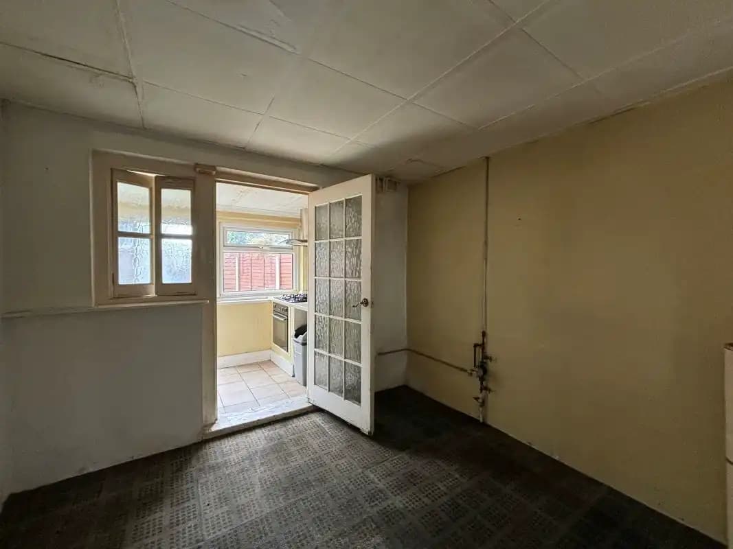 London, Dagenham - Image 4