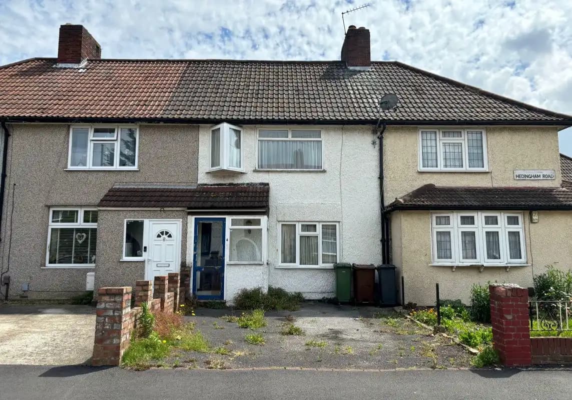 London, Dagenham - Before