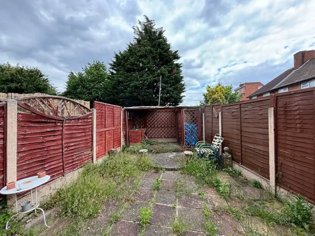 London, Dagenham - Image 6