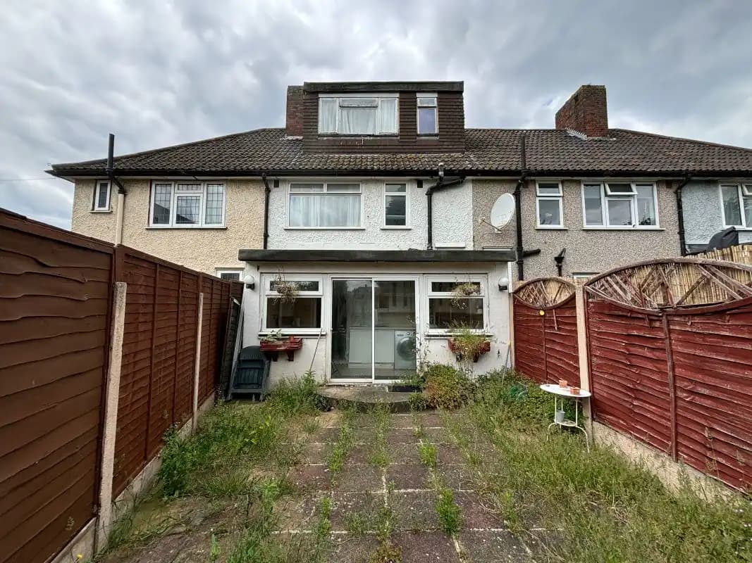London, Dagenham - Image 7