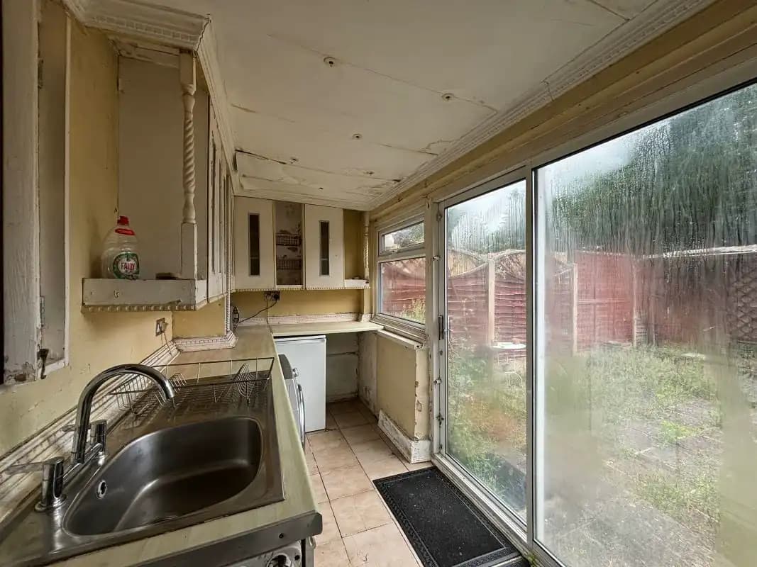 London, Dagenham - Image 8