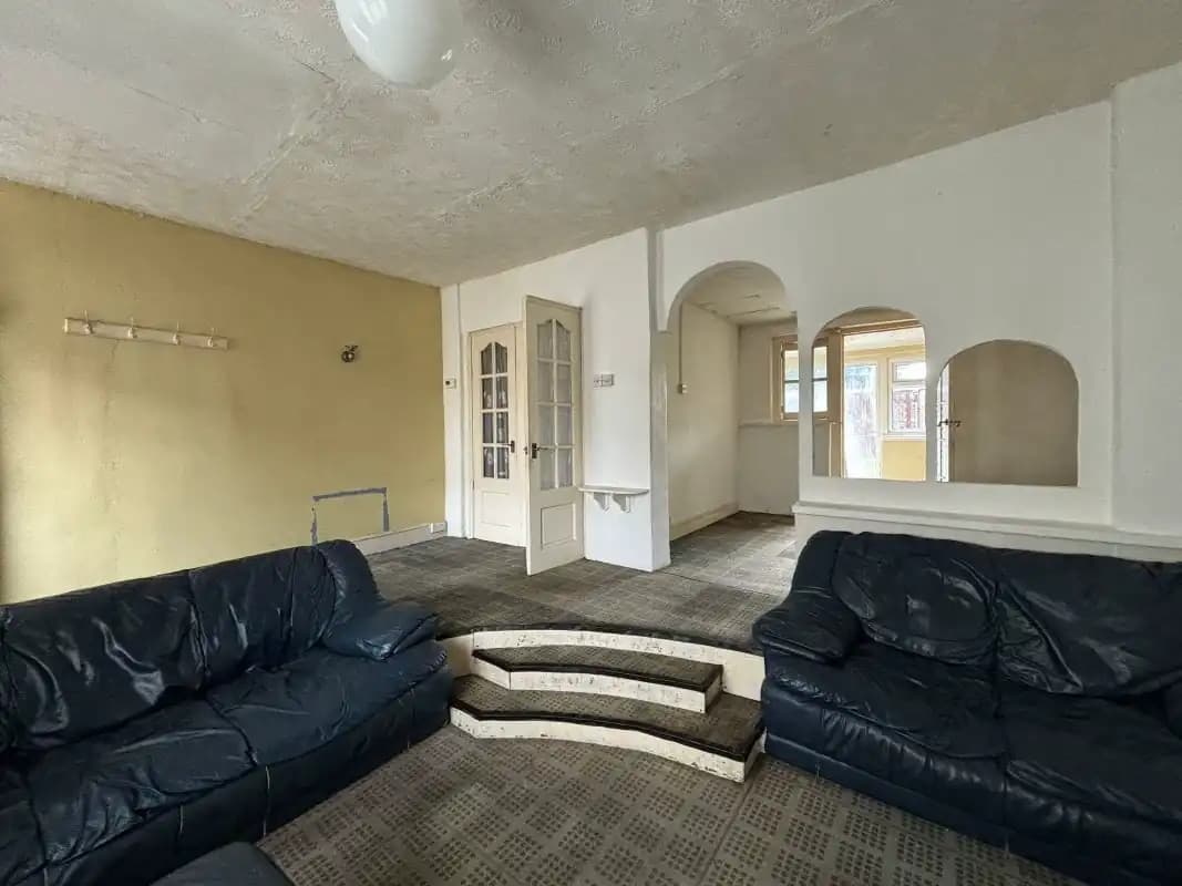 London, Dagenham - Image 9