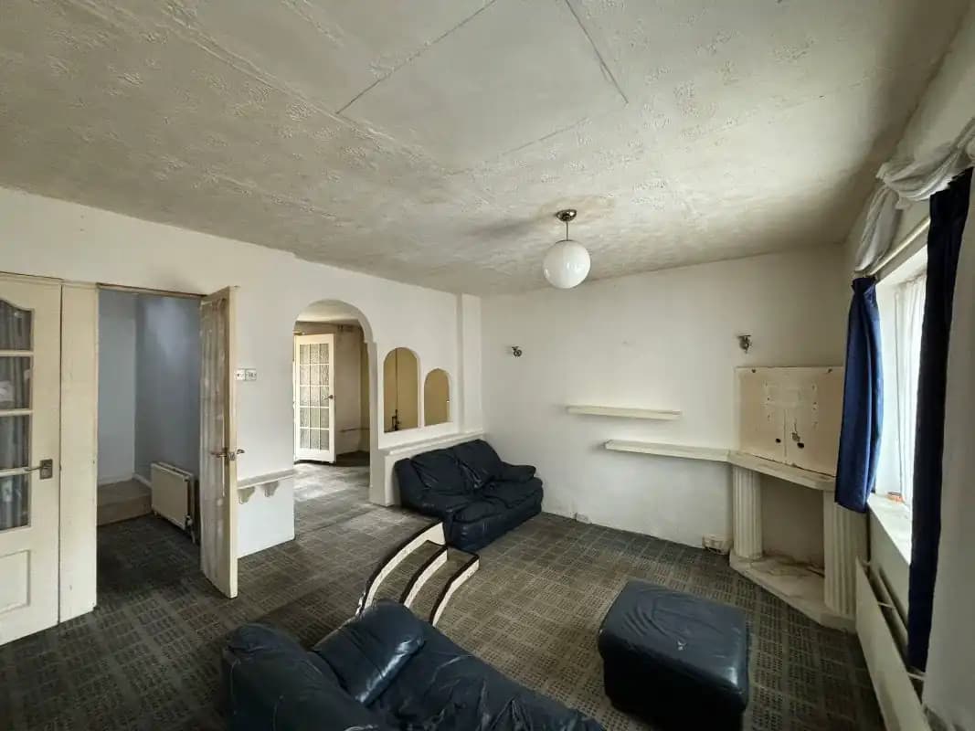 London, Dagenham - Image 10